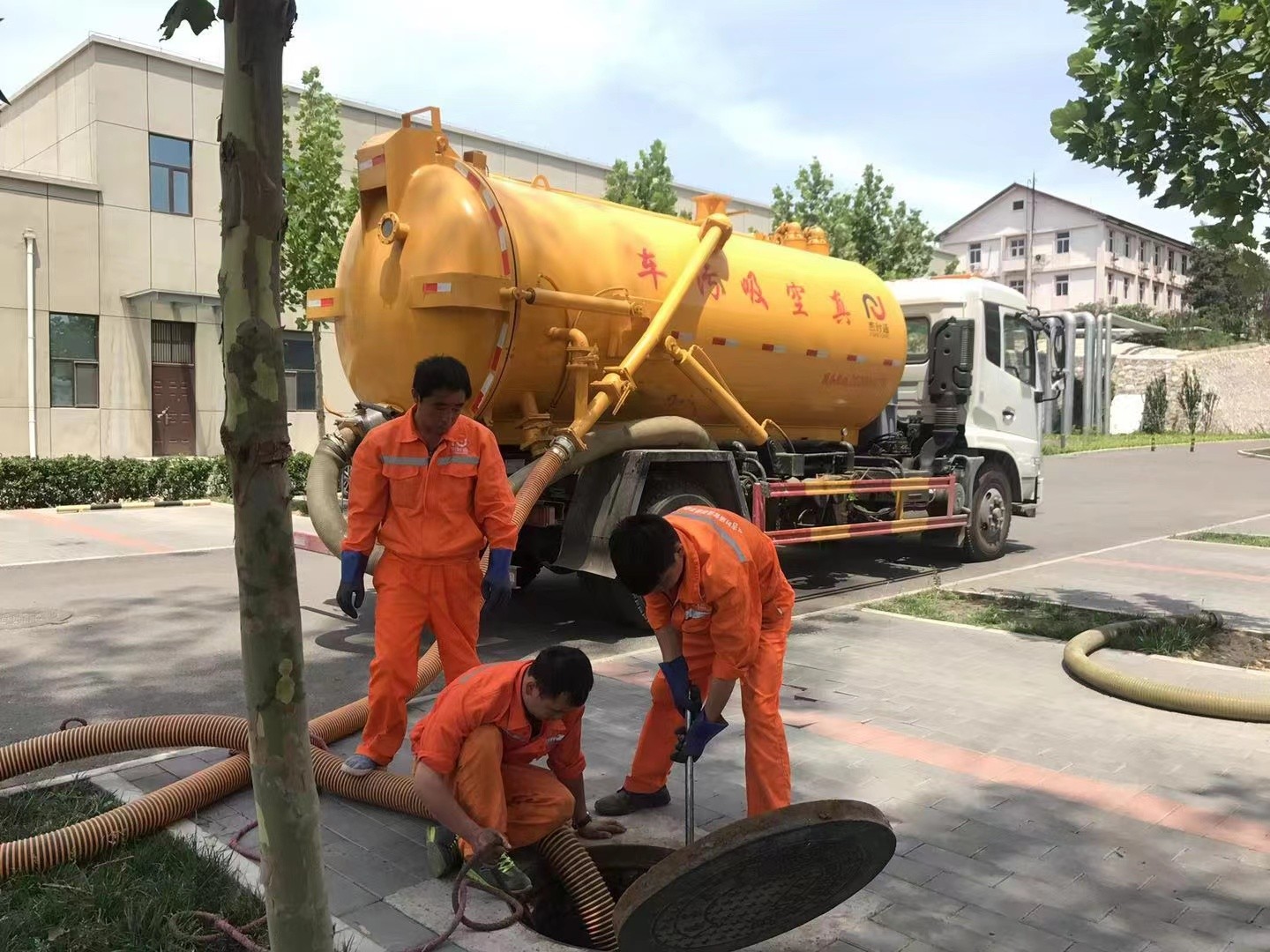 尉犁化粪池清理与5-8吨吸粪车施工效率分析